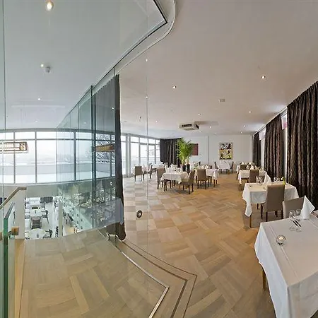 瓦尔肯堡公园酒店