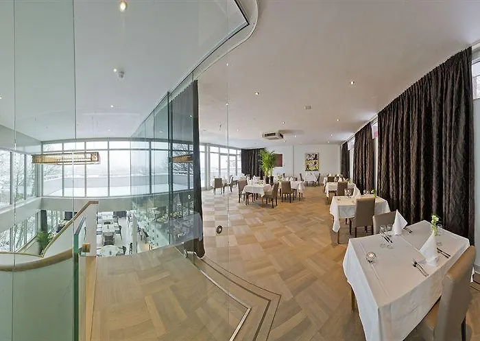 瓦尔肯堡公园酒店